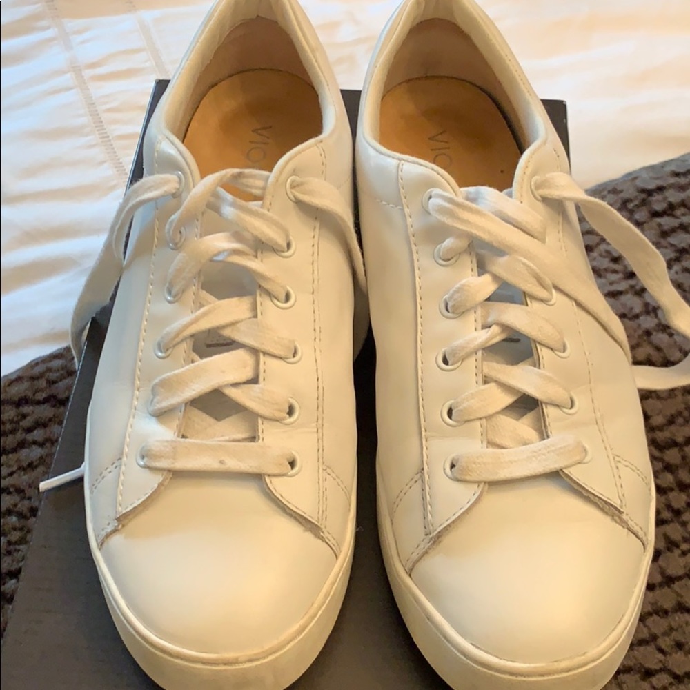 Vionic Tennis shoes